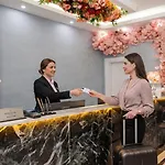 Bond Hotel