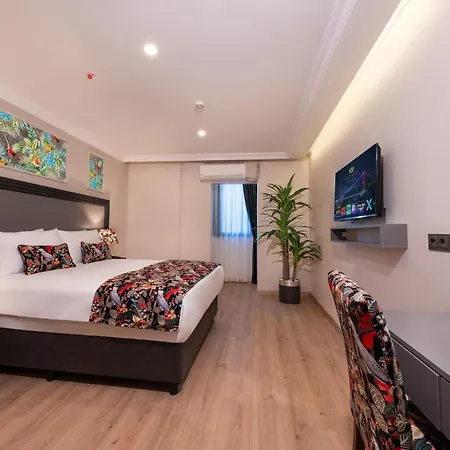 Bond Otel *