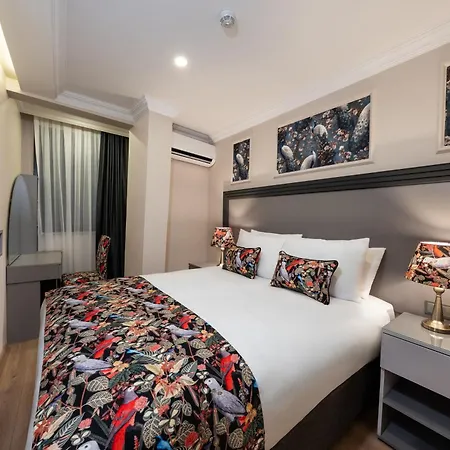 Hotel Bond *