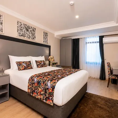 Bond Otel *